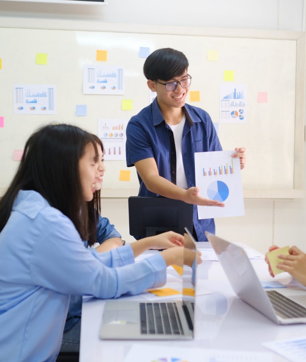 businessmen-teamwork-meeting-to-discuss-the-investment-.jpg businessmen-teamwork-meeting-to-discuss-the-investment-.jpg